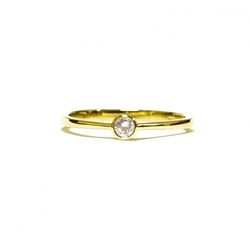 Ring aus Gelbgold mit Diamant