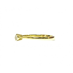 Ring aus Gelbgold mit Diamant