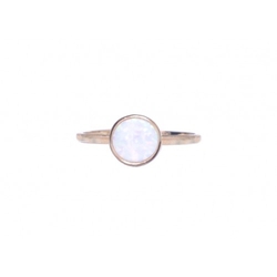 Ring aus Gelbgold mit Opal