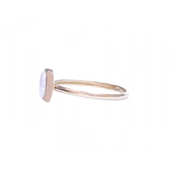 Ring aus Gelbgold mit Opal