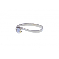 Ring aus Gelbgold mit Zirkonia